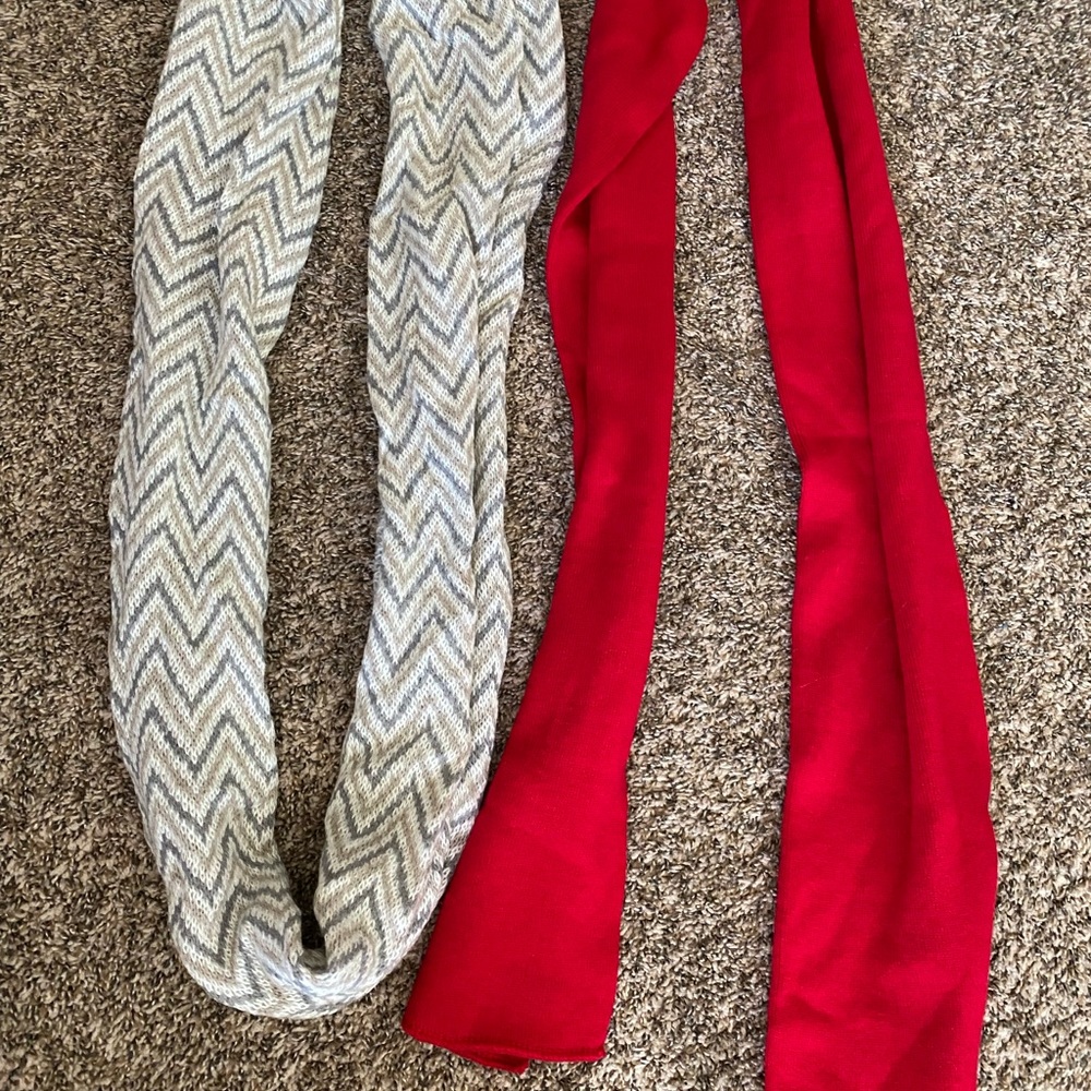 Two scarfs - Picture 4 of 5
